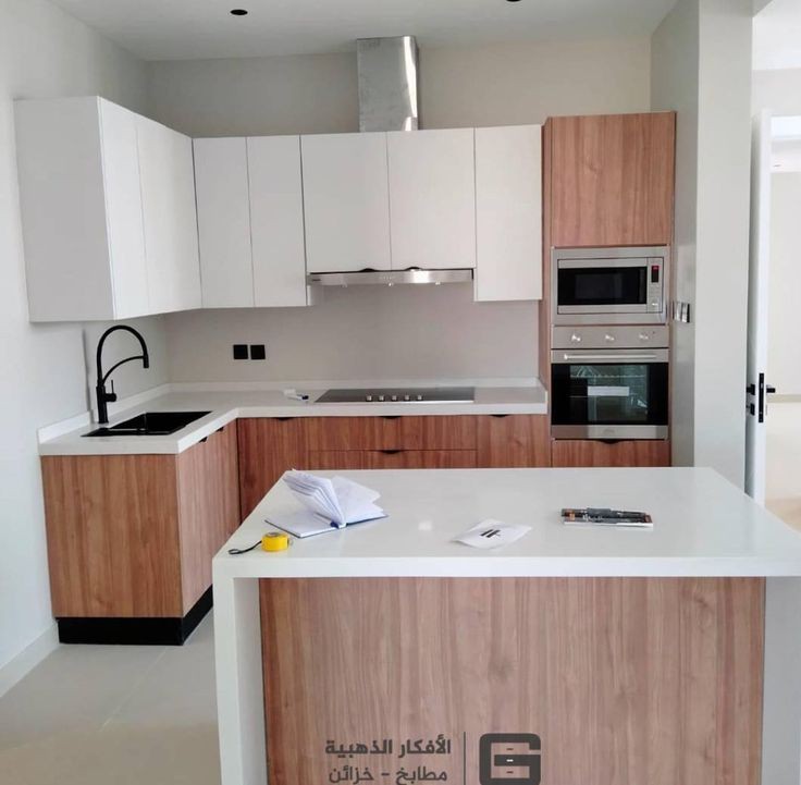 تفصيل مطبخ خشب كلاسيكي مع جزيرة عمل